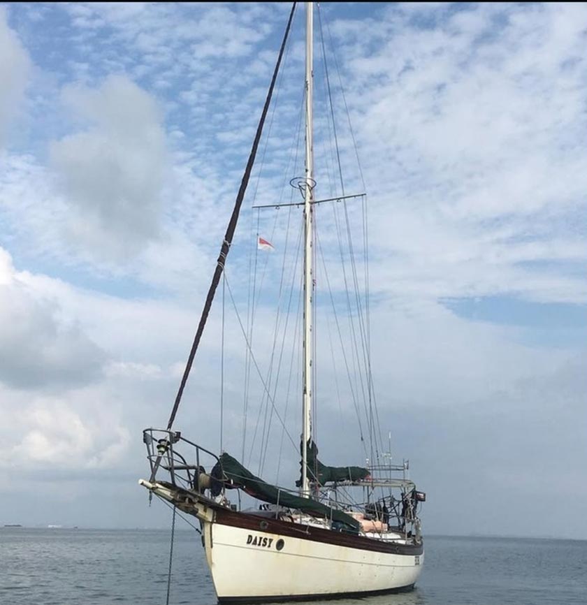 Kapal Layar Daisy yang karam. - Foto Maritim Terengganu dan PDRM