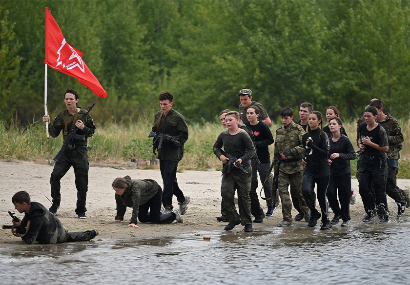 Pelajar Sekolah Kadet Don Cossack Emperor Alexander III dan anggota komuniti Cossack menjalani latihan ketenteraan di Wilayah Rostov, Rusia, baru-baru ini. - Gambar Reuters.