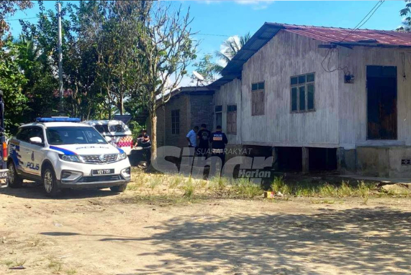 Seorang suami yang dipercayai telah menikam isterinya sehingga maut sempat mengambil anak di sekolah sebelum menyerahkan diri di Balai Polis Gual Ipoh, Tanah Merah pada Isnin. - Foto Sinar Harian