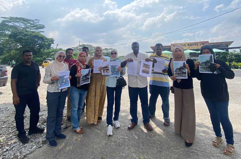 Sekitar 30 penduduk Aman Putri berkumpul menyuarakan ketidak puasan hati  terhadap keadaan turapan jalan yang turut menjadi laluan utama yang menghubungkan Paya Jaras ke Bukit Darah yang dilaporkan rosak teruk sejak 2023. - Foto Astro AWANI