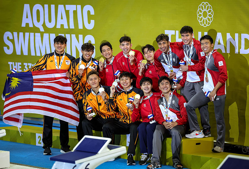 Kuartet renang negara terdiri daripada Khiew Hoe Yean, Terence Ng, Ananda Lim dan Arvin Shaun Singh menamatkan perlumbaan di tempat kedua dengan masa 7:19.50s. --fotoBERNAMA