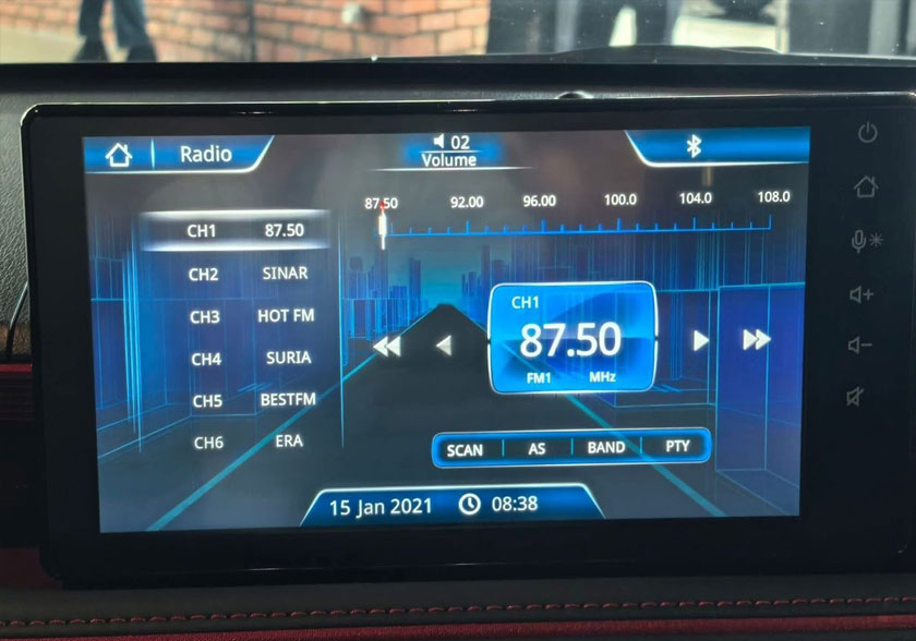 Sistem infotainmen dilengkapi dengan sokongan Apple CarPlay dan Android Auto serta kamera 360 darjah panoramik. - Gambar Perodua