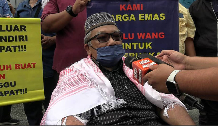 Sahir Sairi hadir ke perhimpunan dengan berkerusi roda. - Foto Astro AWANI/Ikqwan Lee