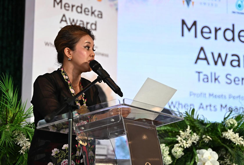 Sekretariat Amanah Anugerah Merdeka, Kerina Fauzi ketika menyampaikan ucapan perasmian. - Gambar MAT