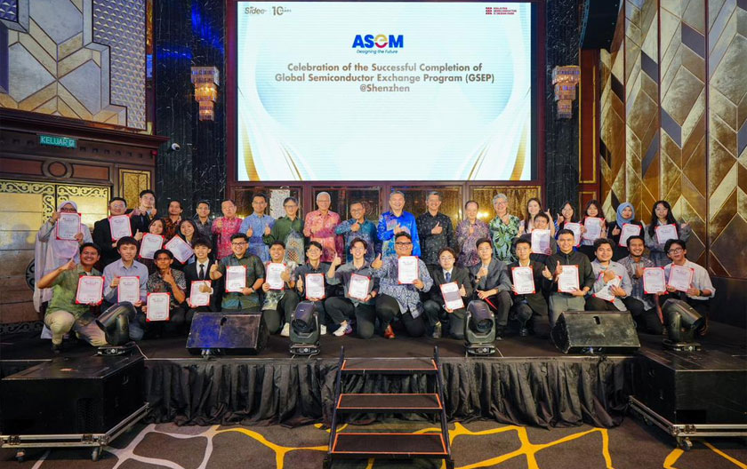Para peserta GSEP diraikan selepas berjaya menamatkan latihan industri selama dua minggu di Shenzhen, China bersama syarikat semikonduktor terkemuka dunia. - Gambar Sidec