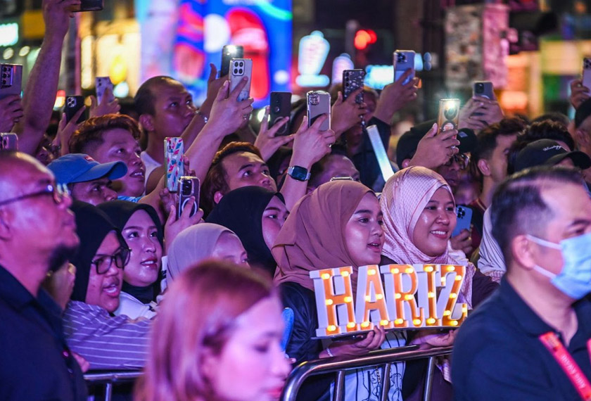 Raise The Star Malaysia Busking Face Off Activation dibanjiri peminat. - Foto Astro