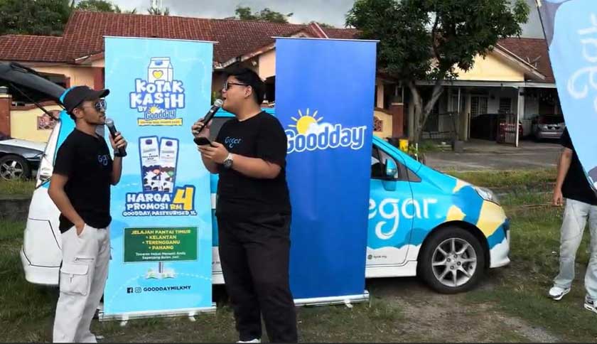 Kru daripada Gegar FM memeriahkan suasana ketika pengunjung mula hadir di lokasi pertama jelajah “Kotak Kasih”. - Foto Goodday