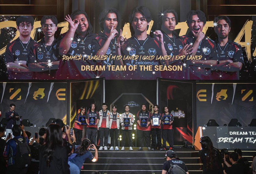 Selangor Red Giants (SRG.OG) mendominasi pentas anugerah selepas diumumkan sebagai ‘Dream Team of the Season’ dalam kejohanan MPL MY Musim ke-15. - Gambar Astro