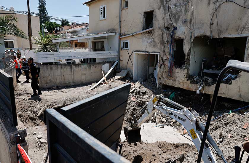 Bangunan di Israel musnah terkena serangan Iran. - Foto/REUTERS