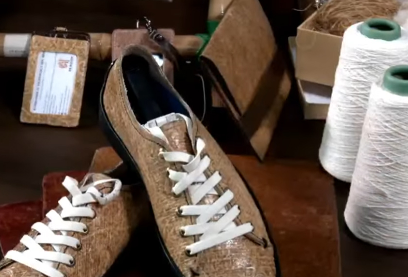 Kulit Lestari, sejenis bahan alternatif menyerupai kulit haiwan tetapi diperbuat sepenuhnya daripada sisa pisang, nanas dan buluh