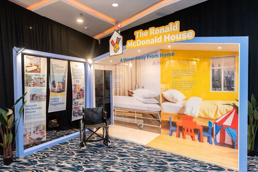 Galeri pameran di Majlis Pelancaran Prosperity Burger menekankan inisiatif-inisiatif kebajikan oleh Persatuan Kebajikan Ronald McDonald (RMHC) Malaysia. - Foto McDonald’s Malaysia