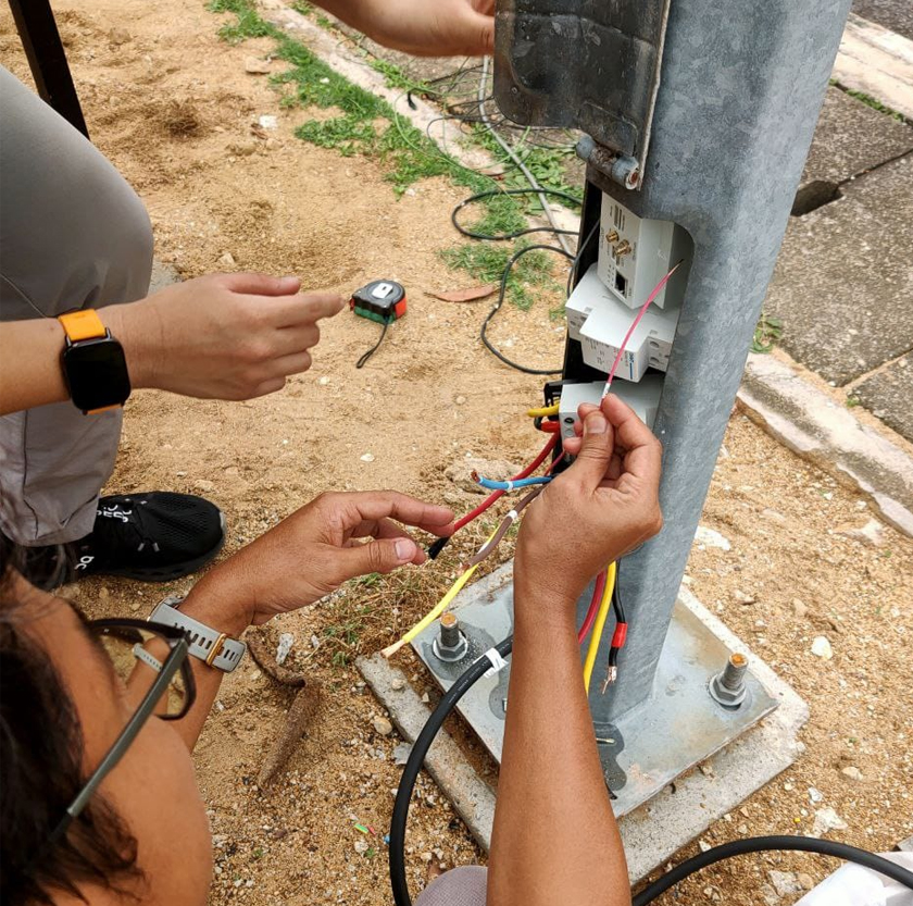 Tiga unit pengecas EVcas telah dipasang di kampus UMPSA Pekan, tepat di Fakulti Teknologi Kejuruteraan Mekanikal & Automotif.