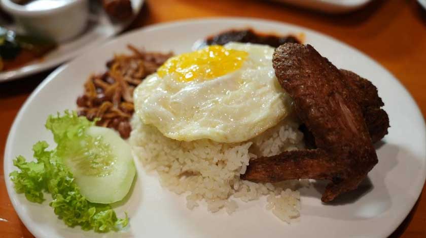 Nasi lemak special Uncle Don’s Equine Park yang menjadi kegemaran pelanggan. - Gambar AstroBiz
