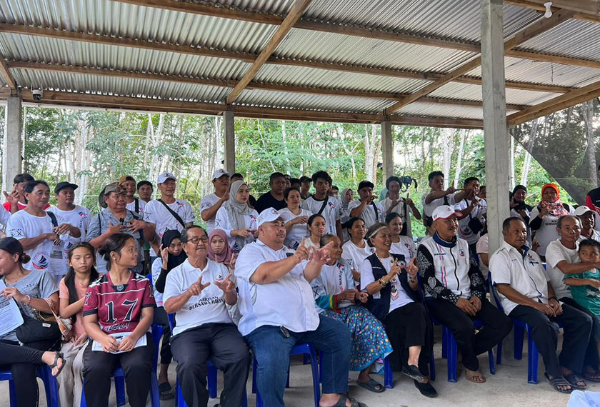 Penduduk di DUN Bengkoka menghadiri majlis anjuran pasukan Fauziah. - Foto Astro AWANI