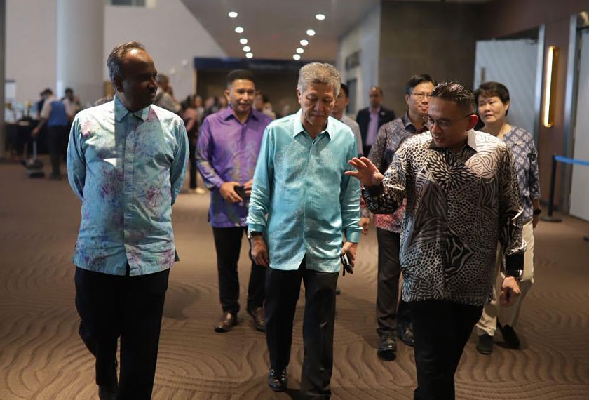(Dari kiri) Sivakumar bersama Ketua Setiausaha MOTAC, Datuk Shaharuddin Abu Sohot, serta Ahli Lembaga Pengarah MyCEB, Dato’ Sri Irmohizam Ibrahim di Spice Market Reception Dinner 2025. - Foto MyCEB