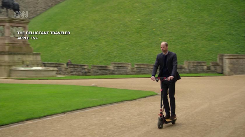 Putera William menunggang skuter - sisi lain putera raja yang tidak pernah dilihat oleh rakyat jelata.