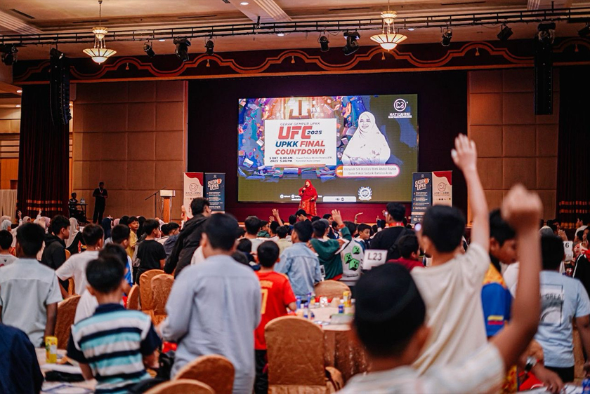 Pelajar-pelajar menunjukkan semangat yang jitu ketika sesi ulangkaji bersama. - Foto Hatimurni