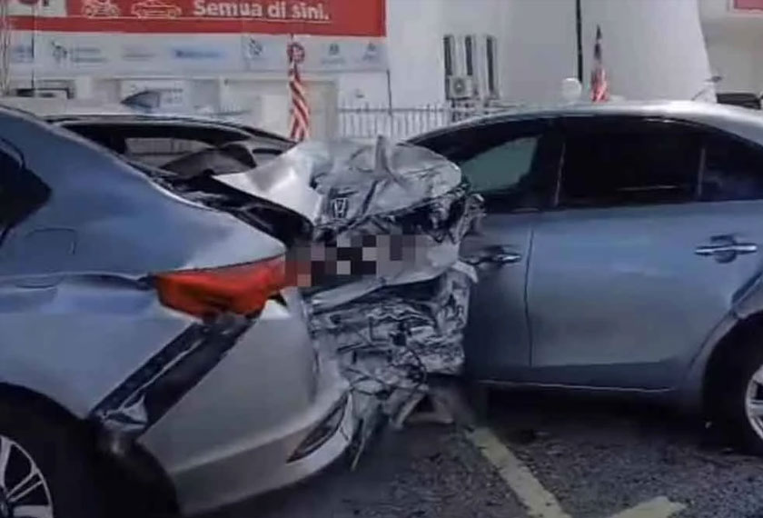 Video tular memaparkan beberapa kereta yang diparkir di Stesen KTM Ipoh mengalami kerosakan. - Foto Sinar Harian