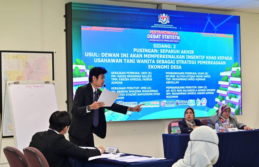Sekitar Majlis Perasmian Pertandingan Debat Statistik Antara IPT Siri Ke-4 2025 sempena Hari Statistik Negara, disempurnakan oleh Datuk Seri Mohd Uzir Mahidin di Institut Latihan Statistik Malaysia, Sungkai. - Foto DOSM