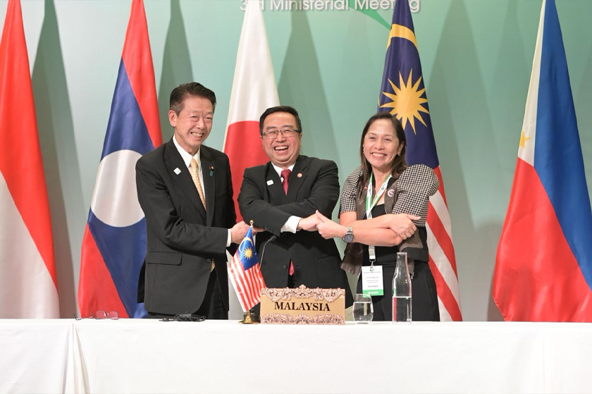 Malaysia menzahirkan komitmen bersama Jepun dan Filipina dalam kerjasama serantau ke arah sifar pelepasan karbon melalui komuniti AZEC. - Foto Kementerian Ekonomi