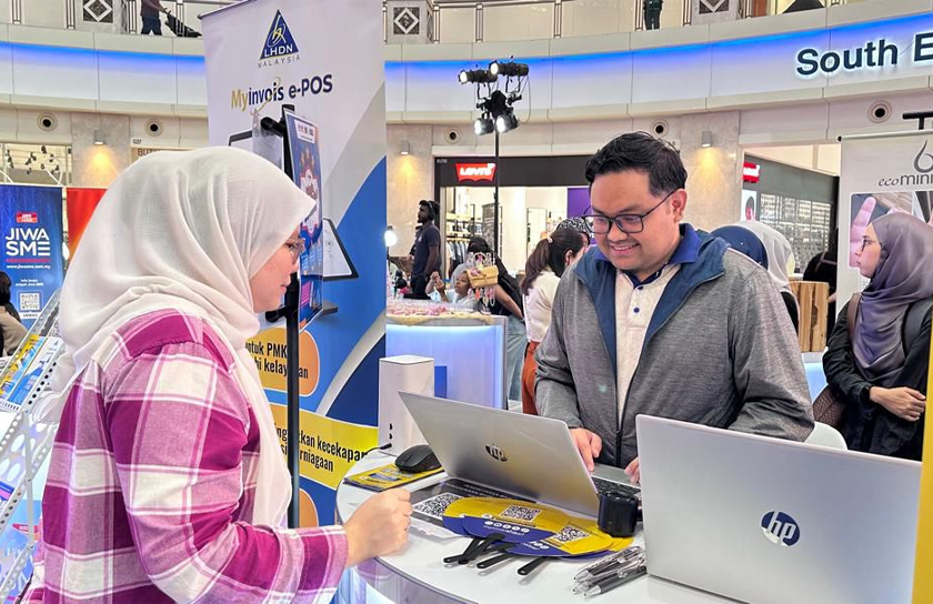 Pelaksanaan e-Invois dilakukan secara berperingkat bagi memastikan semua kategori perniagaan mempunyai masa mencukupi untuk menyesuaikan diri. - Gambar LHDN