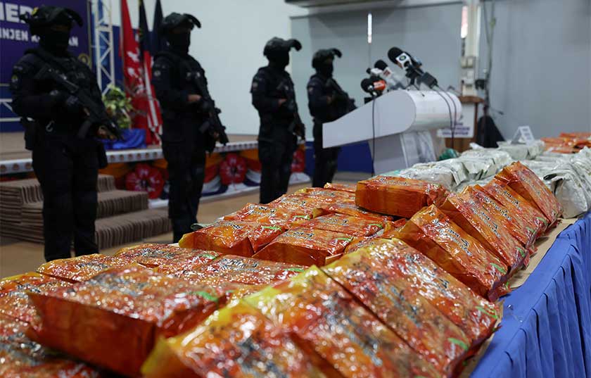 ntara dadah yang dirampas dipamerkan pada sidang media di Ibu Pejabat Polis Kontinjen Kelantan, di sini, hari ini. - Foto Bernama