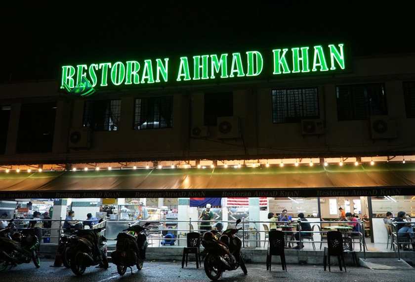 Restoran Ahmad Khan di Bandar Baru Permas Jaya, Johor Bahru, salah satu pemenang Kempen Astro BizOne Rewards. - Foto Astro AWANI