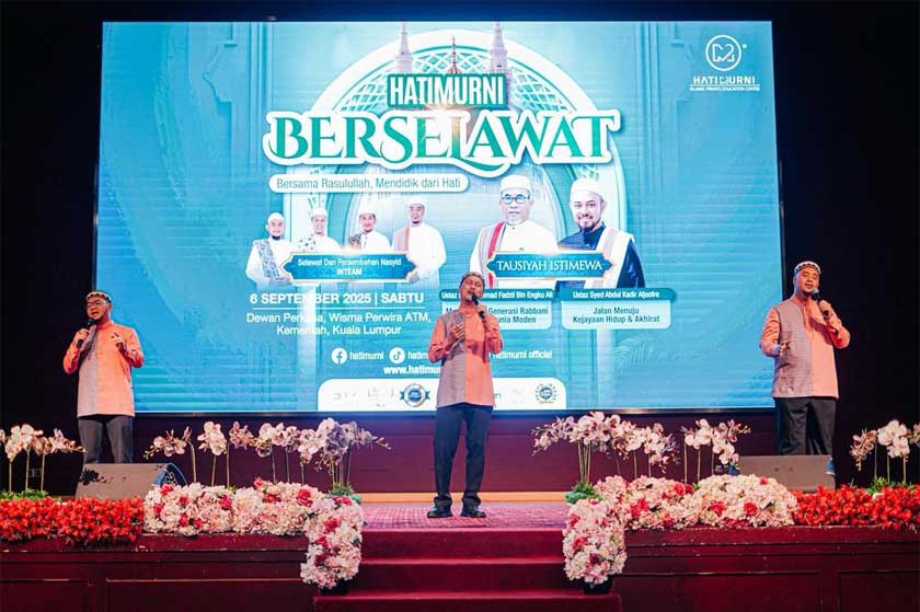 Kumpulan INTEAM ketika melakukan persembahan nasyid di Program Hatimurni Berselawat 2025. - Foto Hatimurni