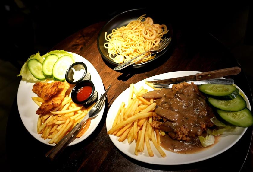 Antara makanan kegemaran pilihan ramai di Korner Bistro. - Foto Astro AWANI