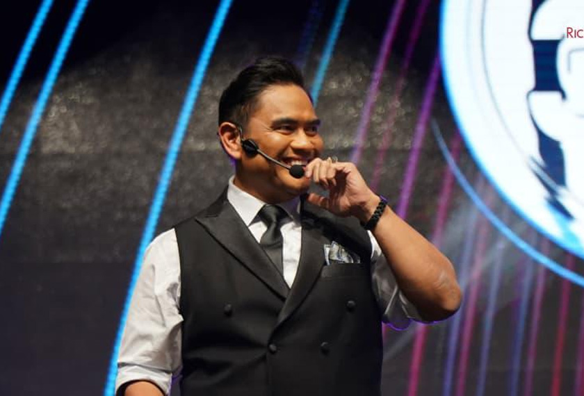 Azizan ketika menyampaikan taklimat di Transformasi360 'Bangkit Dalam Badai'. - Foto Richworks