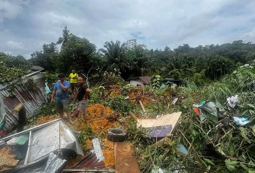 Dalam kejadian kira-kira jam 9.30 pagi, dilaporkan berlaku tanah runtuh yang menghempap tiga rumah di kawasan tersebut. - Foto ihsan JBPM Sabah