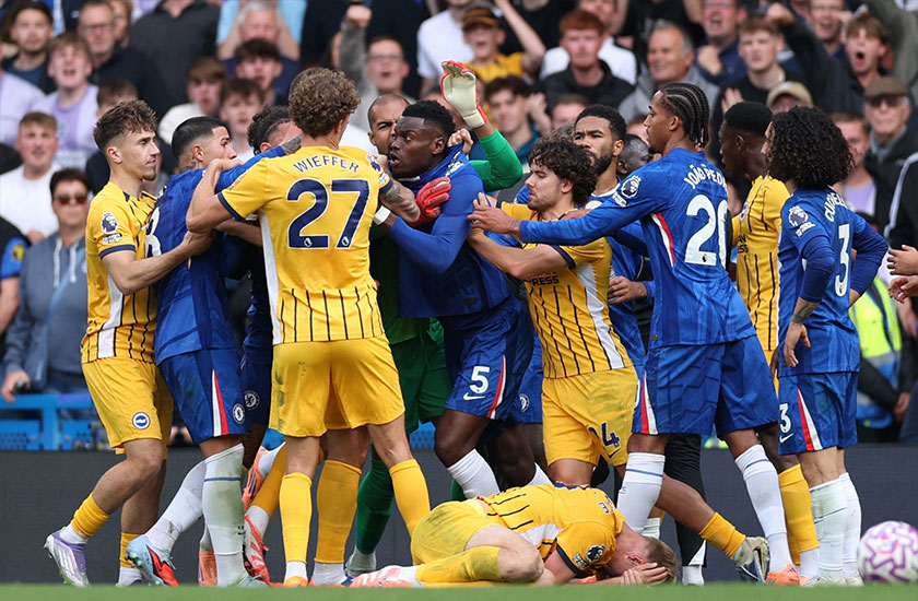 Pemain Brighton & Hove Albion dan Chelsea bertelingkah ketika perlawanan EPL berlangsung di Stamford Bridge, London, Britain, 27 Sept 2025. REUTERS
