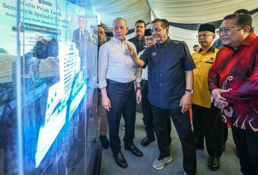 Fadillah di Majlis Pecah Tanah Pembangunan Hospital Pakar Semenyih (SSH) Patuh Syariah dan Bercirikan Wakaf di sini, pada Selasa. 